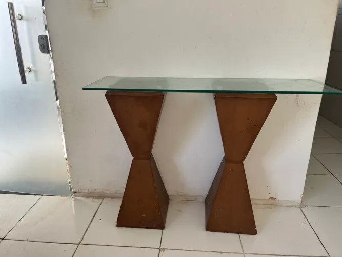 Vendo cômoda com tampo de vidro. Valor a negociar
