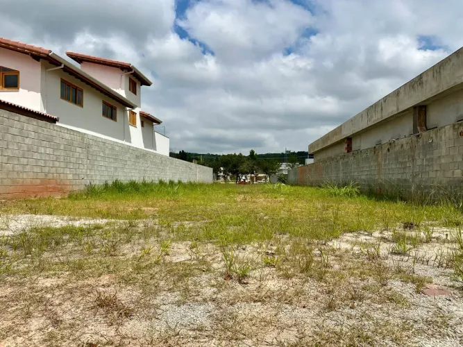 Terreno Cond Fechado 646m Plano em Bellard - Guararema - SP