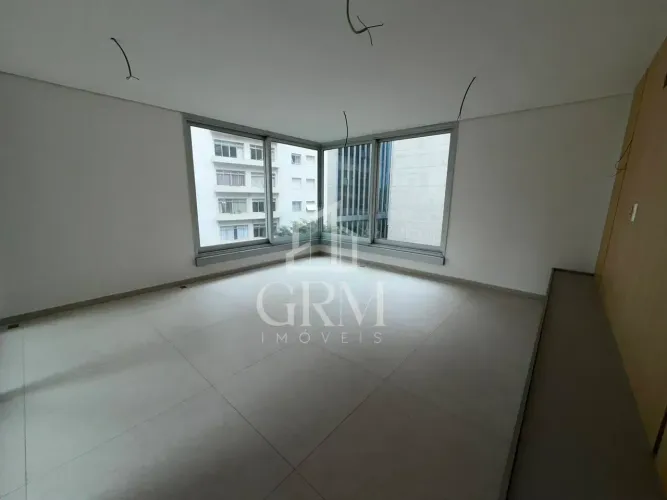 Apto. c/84m² novo, 2 dormitórios (sendo uma suíte), sala ampla, vaga, ao lado da Av. 9 de