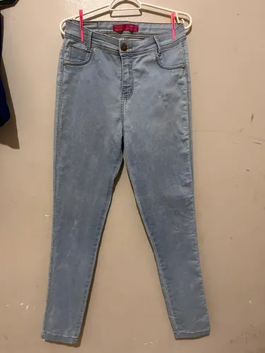 calça jeans clara