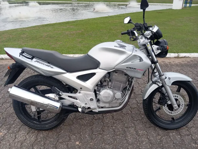 CBX Twister 250 ano 2005