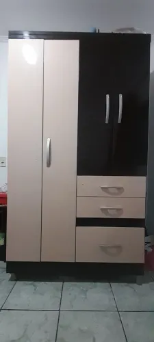 Quarda roupa de solteiro 4 porta 3 gavetas 