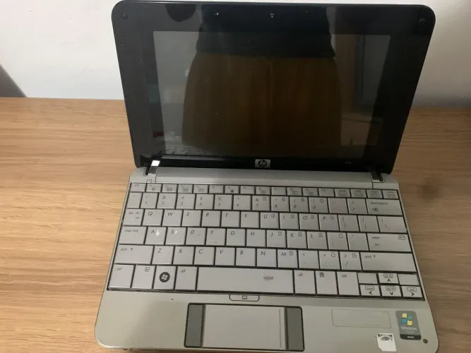 noobk pequeno e antigo da marca HP