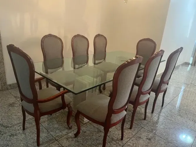 Mesa de jantar com 08 cadeiras
