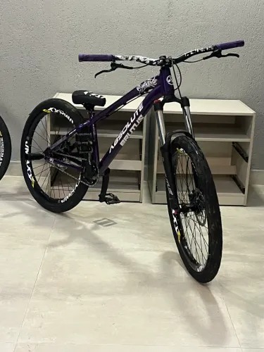 Vende-se bicicleta aro 26 com pouquíssimo tempo de uso?