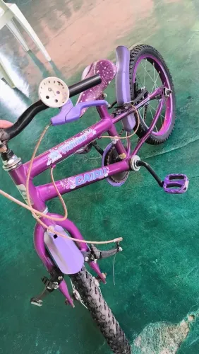 Vendo essa bicicleta aro 16 infantil bem conservada 150 reas