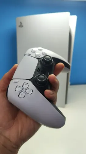 PlayStation 5 Com 2 Controles 825GB Armazenamento Caixa e Garantia