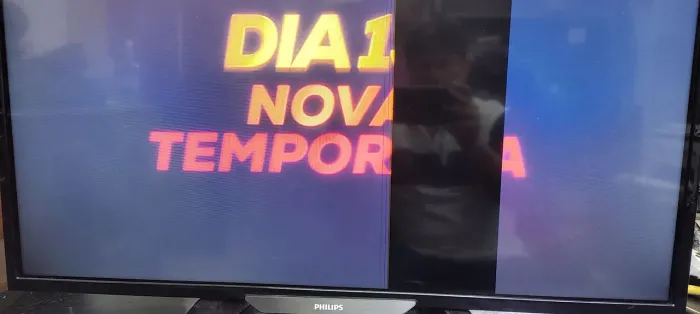 Vendo tv Philips 32" com defeito na tela funcionando Valor 180,00