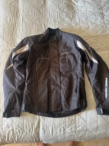 jaqueta de motociclismo feminina X11, modelo One, na cor preta. Tamanho M