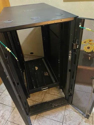 Rack 24u APC ar3104