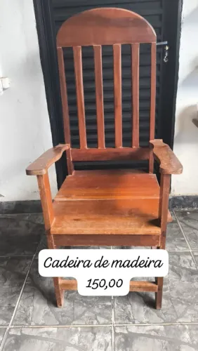 Cadeira grande de madeira 