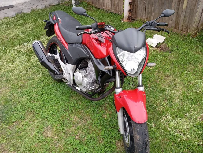 CB 300R 2009/2010 em ótimo estado