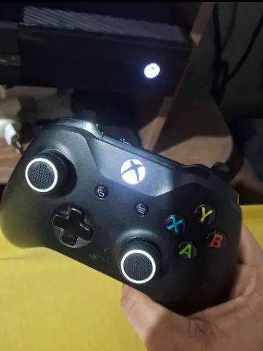 XBOX ONE 1 TERÁ 1 CONTROLE um Jogo cd vários jogos instalados aceito proposta 