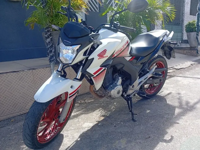 Moto de um único dono só pega e anda 