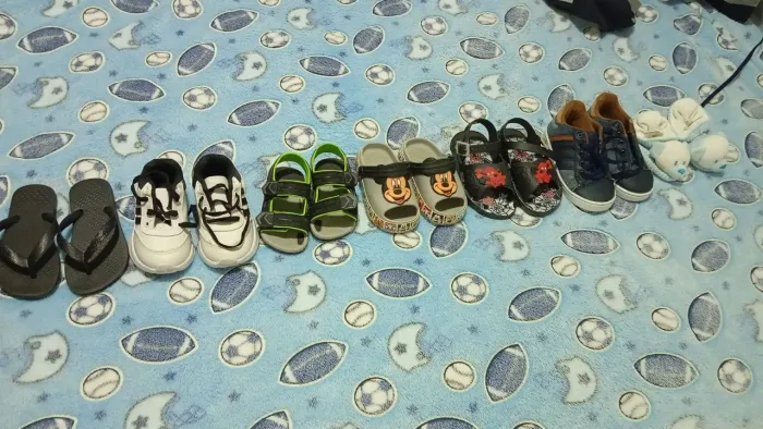 Vendo lotinho de calçados de menino novo 19, 20,21,22