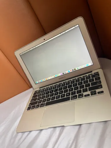 MacBook Air 11 Early 2014 - SSD 128GB + Excelente Bateria
