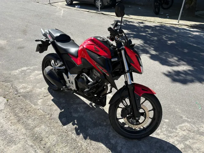 HONDA CB300F 2023 ÚNICO DONO