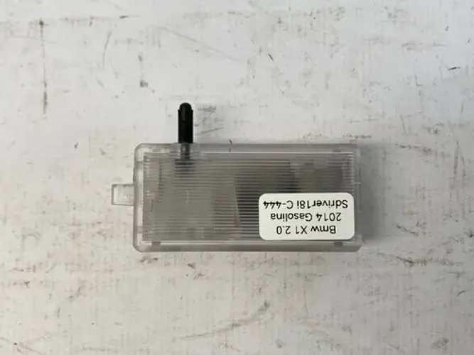 Interruptor Luz Cortesia Porta Luvas Bmw X1 2010 2015