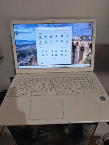 Notebook Samsung 15,6" Celeron 4205U | 8GB DDR4 | HD 500GB | Bateria Segurando Carga
