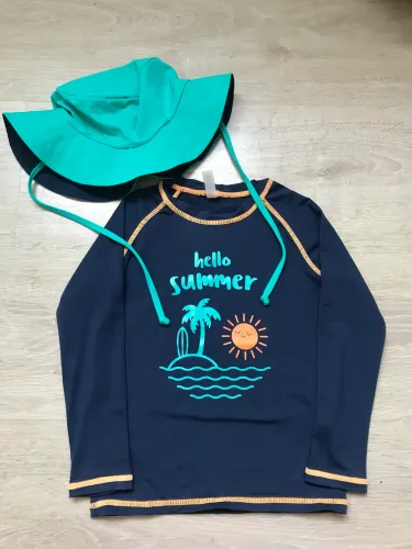 Camiseta de proteção tamanho 2 com chapeuzinho