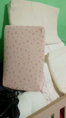 Vendo berço de menina completo já está desmontado.berco americano.. *90