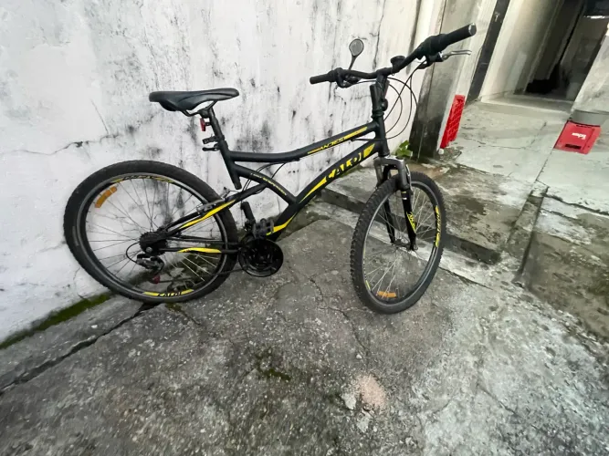 Bicicleta pouco usada