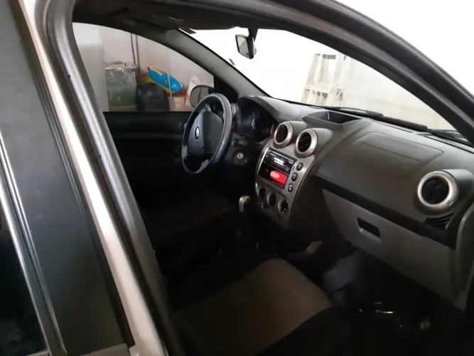Ford Fiesta SE 1.6 8V Flex 5P 2014