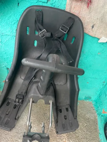 Cadeirinha de bicicleta para criança pequena