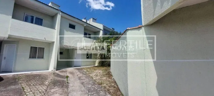 Sobrado com 3 Dormitórios, 1 Suíte, 112.72 m², Aluguel de R$ 3.000 + Taxas - Uberaba, Curi