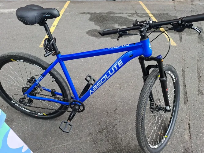 Vende-se bike aro 29 absolute nero 6 com nota fiscal
