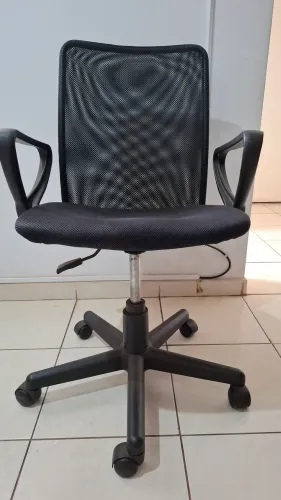 Mesa e cadeira de escritório 
