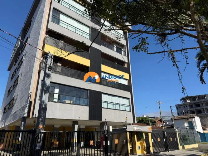 Apartamento mobiliado e decorado a poucos passos da orla do Itaguá