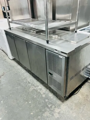 Balcão refrigerado c/Condimentadora Macom 03 portas