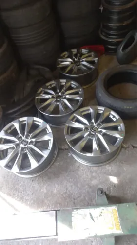 Roda Corolla Cross