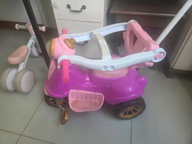 Triciclo Infantil Rosa com empurrador