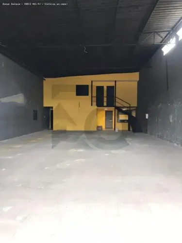 Galpão de 300m² com Mezanino e Escritórios na Atalaia, Av Melício Machado