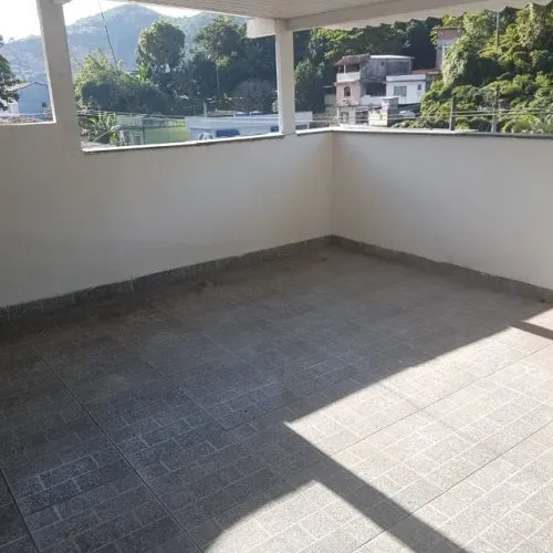Casa linda no Valqueire com varandão