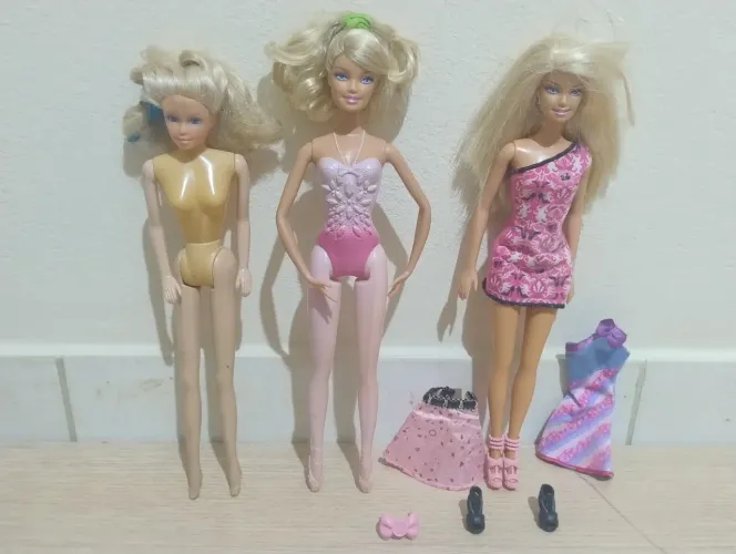 Boneca Barbie Bailarina e Fashionista Mattel e mais uma agregada