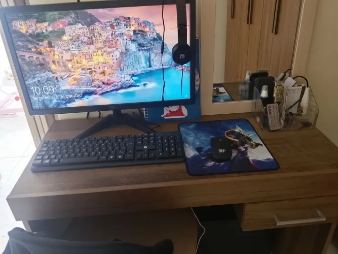 Vendo computador com escrivaninha