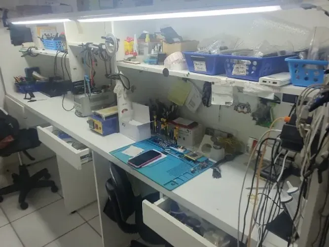 Estação de Trabalho em MDF - Branca C/ Iluminação e Gavetas