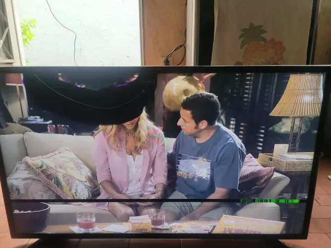 Vende se tv com defeito 250