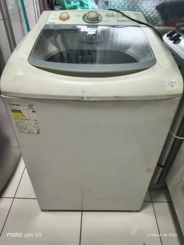 Máquina de lavar precisando de reparo.