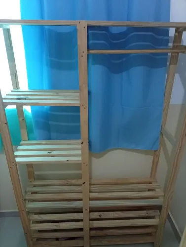 Dois ou Um: Closet em Pinus - Guarda roupa