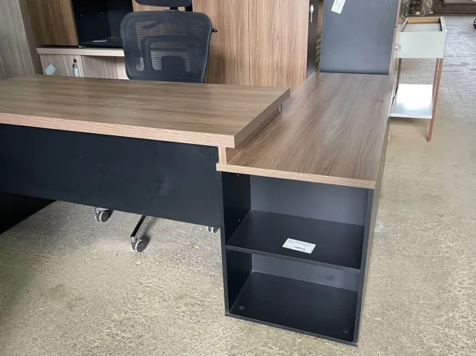 MESA DE ESCRITORIO DIRETIVA COM ARMARIO E NICHO LOJA IKONOFFICE