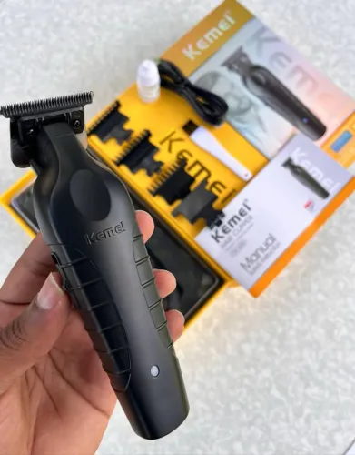 Maquininha de corta cabelo ,barba e depilação km 2299