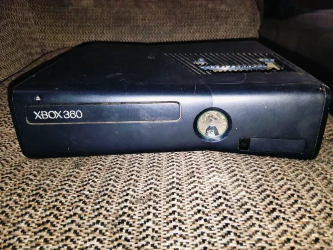 ? Xbox 360 S Usado + Controle e Fonte