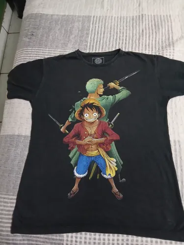 Duas camisetas personagens tam G  condições como nas fotos 