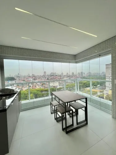 Apartamento para locação com 81m², localizado no bairro Tatuapé, em São Paulo.