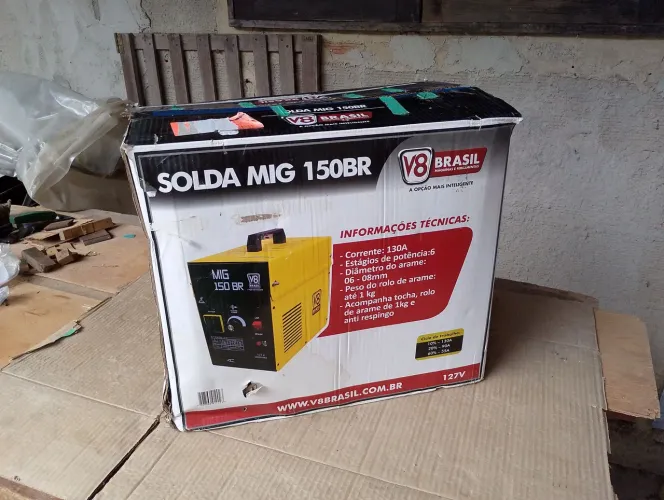 Máquina de solda MIG sem gás com arame revestido.