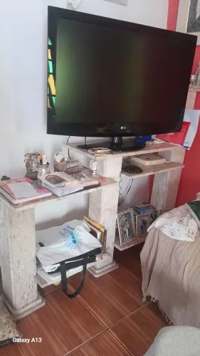 Estante em Mármore linda para sua sala charmosa